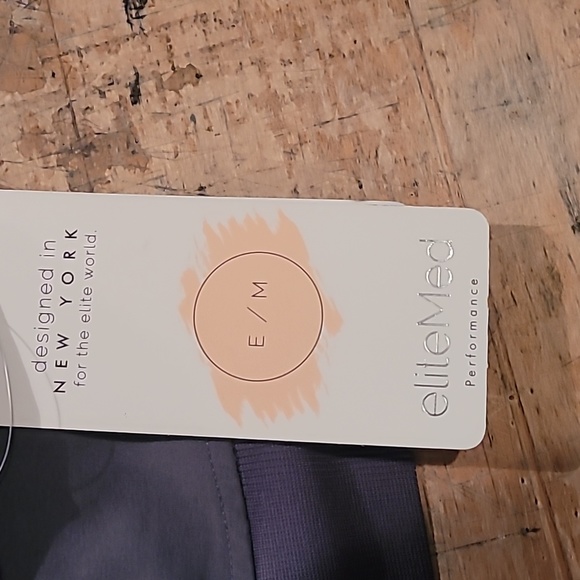 Elite Med performance  size Medium - Picture 2 of 4